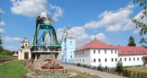 Розпорядок богослужінь Страсного і Світлого тижнів, у Василіянському храмі в Малому Березному, при осідку Провінції Св. Миколая