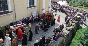 Похоронні богослужіння за упокій Владики Мілана Шашіка