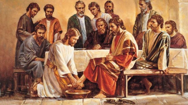 jesus_washing_apostles_feet-930x620-345