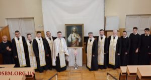 Молебень до Серця Христового в історичному Ужгородському монастирі Отців Василіян