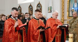 Виставлення плащаниці в Малоберезнянському монастирі