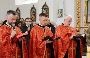 Виставлення плащаниці в Малоберезнянському монастирі