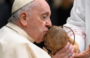 Різдвяне послання Папи Франциска: нехай Дитя втихомирить холодні вітри війни