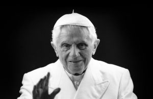 Прощання з Папою-емеритом Венедиктом XVI